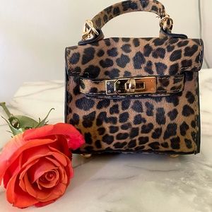 Cool And Compact Mini Bag - Leopard